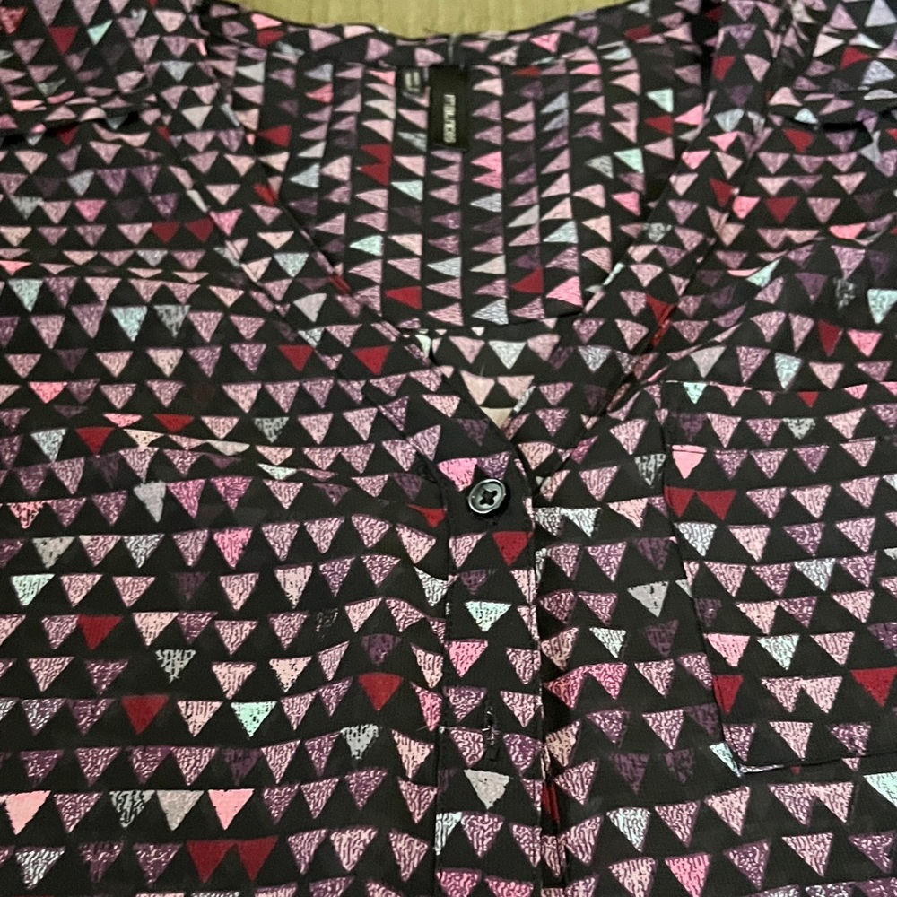 Women's Geometric Patterned Top - Picture 2 of 4